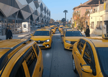 İzmir'de taksici esnafı, korsan taşımacılığa karşı kontak kapattı