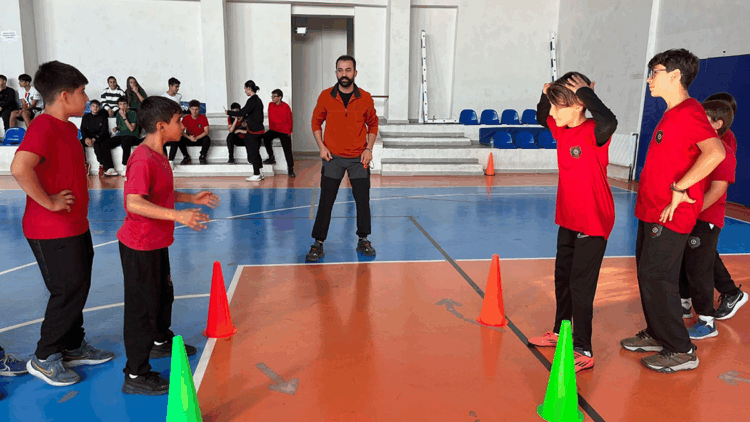 İzmir'in ilk spor ortaokulunda geleceğin sporcuları yetişiyor