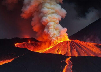Sakurajima Yanardağı'nda patlama