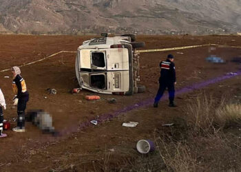 Kahramanmaraş'ta işçi servisi devrildi: 2 ölü, 7 yaralı