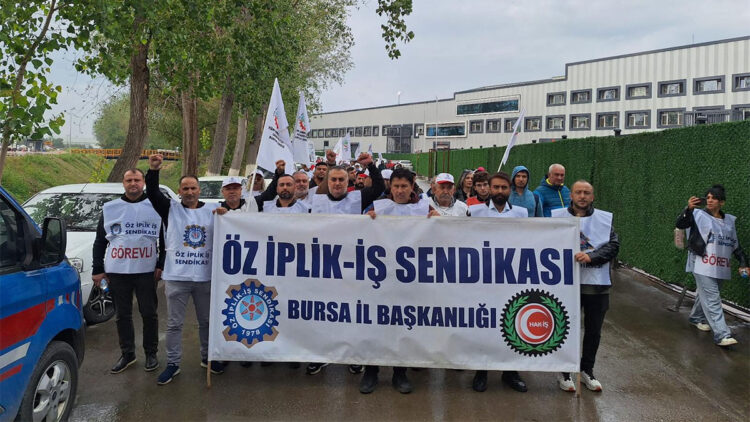 Karesi Tekstil'de çalışan işçiler anayasal haklarını istiyor
