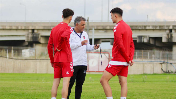 Sahada 11 tribünde binler olacağız