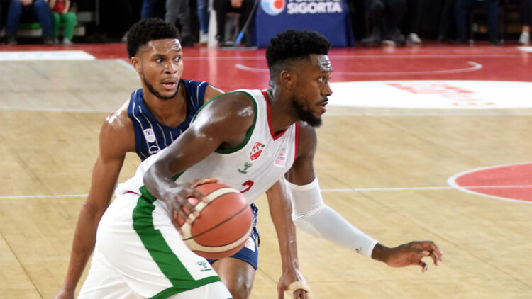 Karşıyaka Mike Moore ile vedalaştı