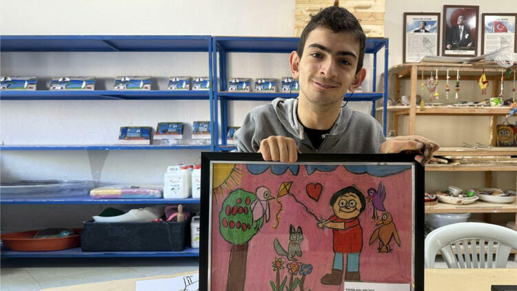 Kas hastası Can, sanatla hayata sarılıyor