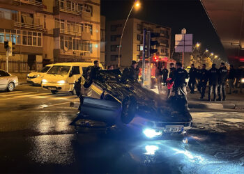Kayseri'de polisin dur ihtarına uymayan sürücü takla attı: 2 yaralı