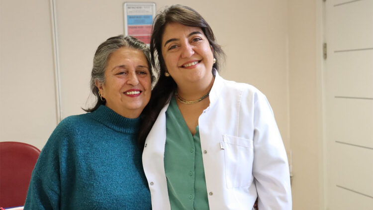 Kızına böbreğini bağışlayıp ikinci kez hayat verdi