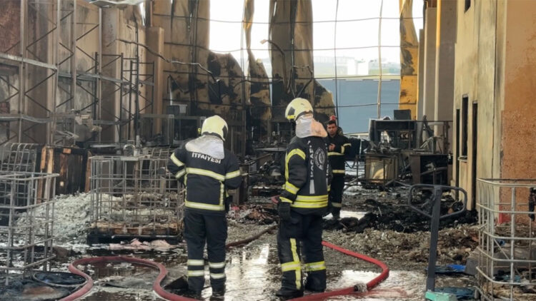 Kocaeli'de fabrika yangınında ölenlerden 2'si 18 yaşından küçük!