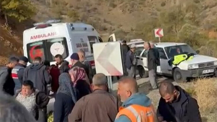 Okul servisi uçuruma yuvarlandı; 14 yaralı