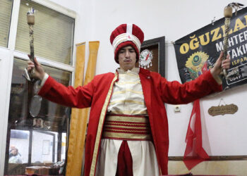 Kreşte tanıştığı mehtere 15 yılını verip, kendi mehter takımını kurdu