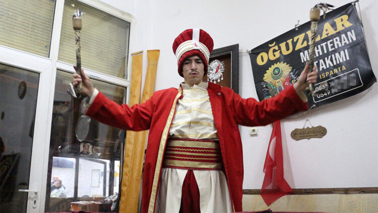 Kreşte tanıştığı mehtere 15 yılını verip, kendi mehter takımını kurdu