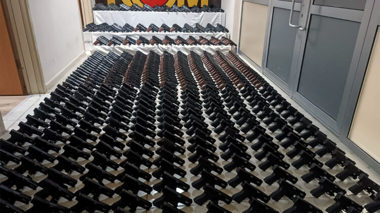 Kurusıkı tabancaları ateşli silaha dönüştüren çeteye 6 ilde operasyon; 21 gözaltı