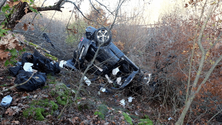 Kaçak göçmenleri taşıyan otomobil, devrildi: 8 yaralı