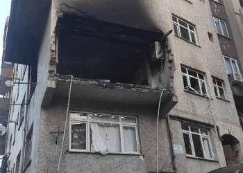 Kağıthane'de 6 katlı binadaki patlamanın izleri gün aydınlanınca ortaya çıktı