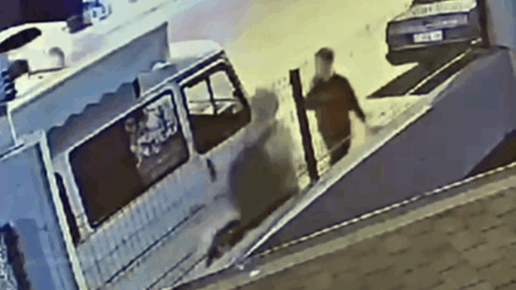 Kaldırımda yürüyen Ukraynalı kadını darbedip yaralayan şüpheli gözaltında