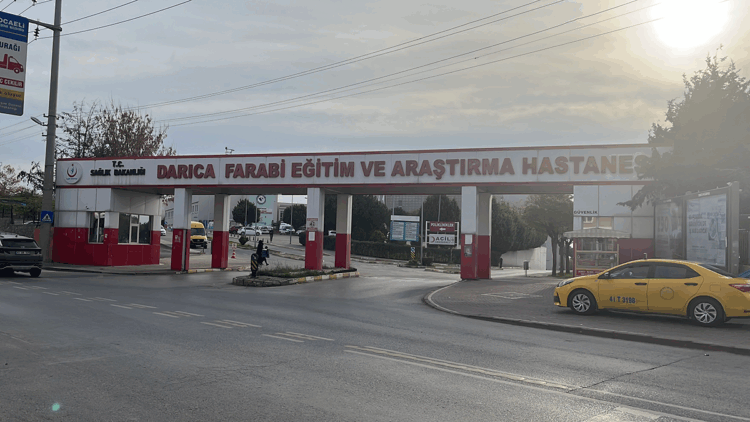 Kantinden tavuk yiyen 14 öğrenci hastanelik oldu