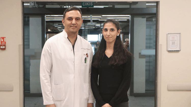 Karaciğeri iflas eden Gülbiye'ye annesinden nakil yapıldı