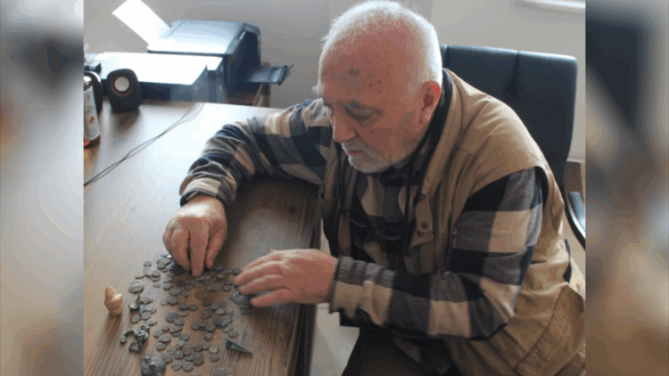 Karamanoğulları Beyliği’ni araştırırken 148 adet sikke buldu