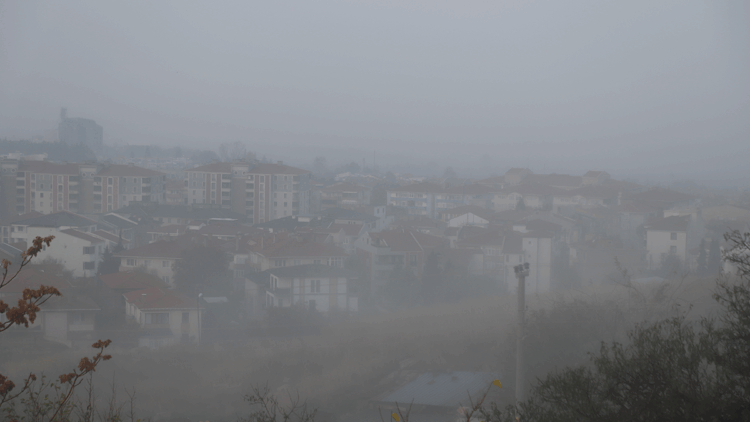 Keşan'da yoğun sis; görüş mesafesi 30 metreye düştü 