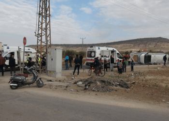 Kilis'te hafif ticari araç ile otomobil çarpıştı: 4 yaralı