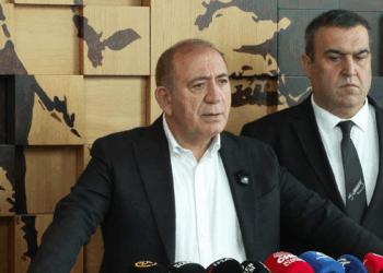Kimsenin gücü Cumhuriyet Halk Partisi'nin kurumsal kimliğini kirletemez