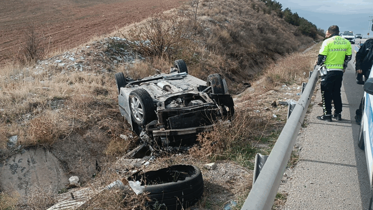 Kırıkkale'de iki otomobil çarpıştı; 7 yaralı