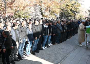 Kırıkkale'de sac levhanın altında kalıp ölen 2 işçi toprağa verildi