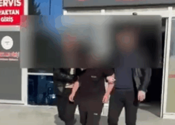 Kur'an'ı Kerim ve Türk bayrağı yakmaya çalışan şüpheli gözaltında