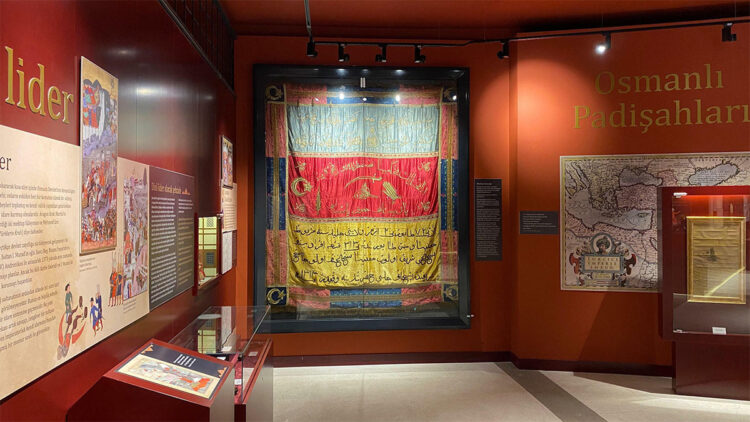 Manisa'nın tek askeri sancağı 95 yıl sonra kente döndü