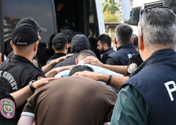 Mersin'de 7.6 milyar işlem hacimli yasa dışı bahis operasyonu