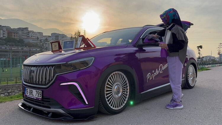 Mor rengi hayatına işledi