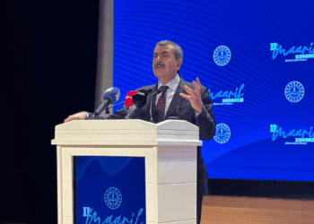 Milli ve manevi değerlerine bağlı bir kuşak yetiştirmek durumundayız