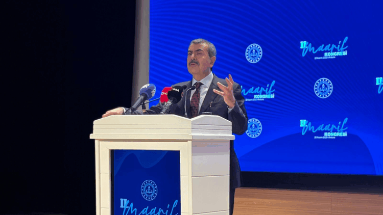 Milli ve manevi değerlerine bağlı bir kuşak yetiştirmek durumundayız