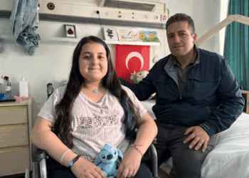 Milyonda bir görülen 'transvers miyelit' hastalığı nedeniyle yürüyemiyor