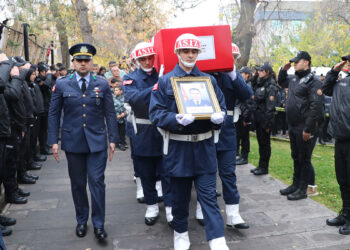 Hava Pilot binbaşı Nihat İlgen son yolculuğuna uğurlandı