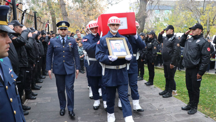 Hava Pilot binbaşı Nihat İlgen son yolculuğuna uğurlandı