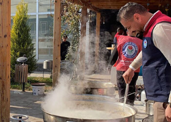 Öğretmenler hamsi festivalinde eğlendi