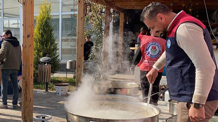 Öğretmenler hamsi festivalinde eğlendi