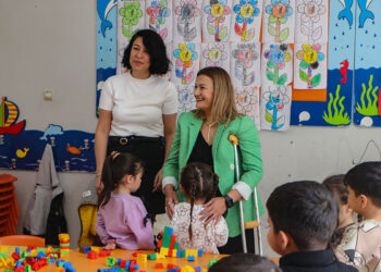 Ortopedik engelli Hilal öğretmen, hiç vazgeçmediği