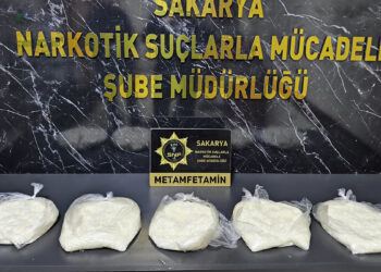 Otomobilinde 5 kilo metamfetamin ele geçirilen emekli polis memuru gözaltında