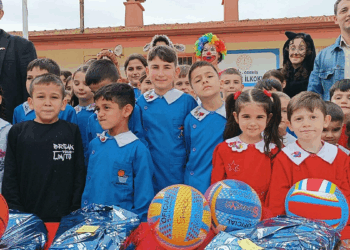 Öğretmen Eren, projesiyle kırsaldaki öğrencilerin yüzünü güldürdü
