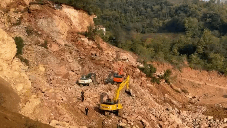 Ordu'da göçük altında kalan kamyon şoförü aranıyor