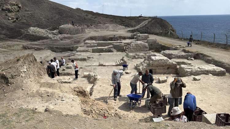 Perinthos Antik Kenti kazılarında denizde liman yapısı tespit edildi