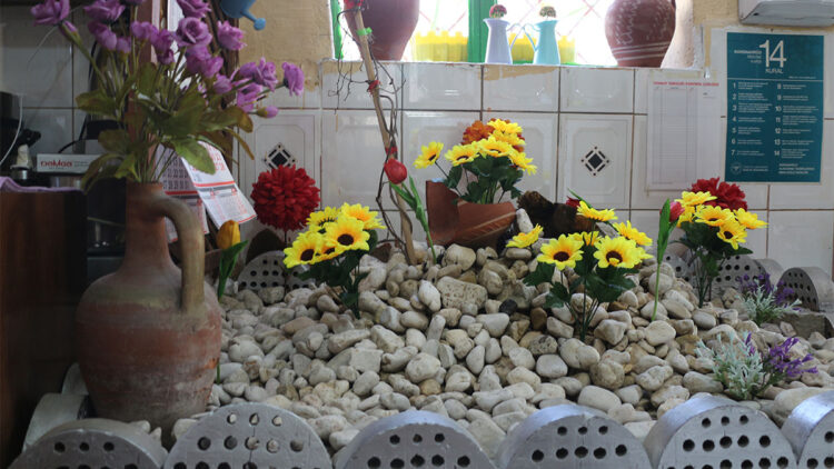 pide salonundaki isimsiz mezar görenleri şaşırtıyor