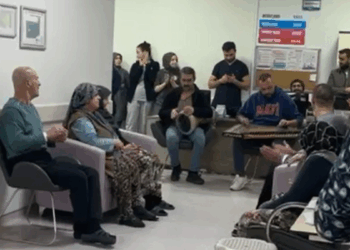Palyatif servisteki hastalar, canlı müzikle moral buldu