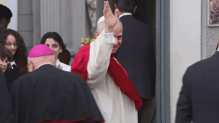 Papa 14. Leo, Saint Esprit Katedrali'ne geldi