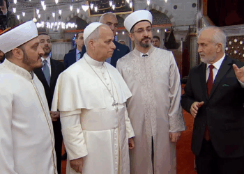 Papa 14’üncü Leo Sultanahmet Camii'ni ziyaret etti