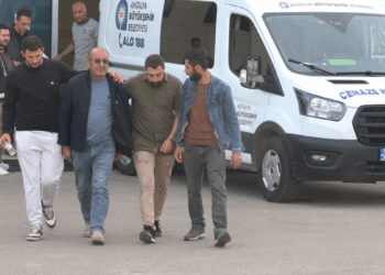Polis memurunun öldürdüğü eşi ve 2 çocuğunun cenazeleri alındı