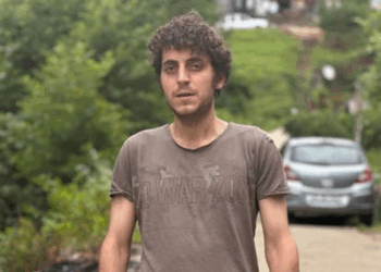 Rize'de yolun karşısına geçerken otomobilin çarptığı yaya öldü