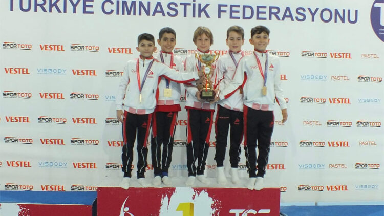 Şavkar Spor Kulübü'nde küçük erkekler şampiyon oldu