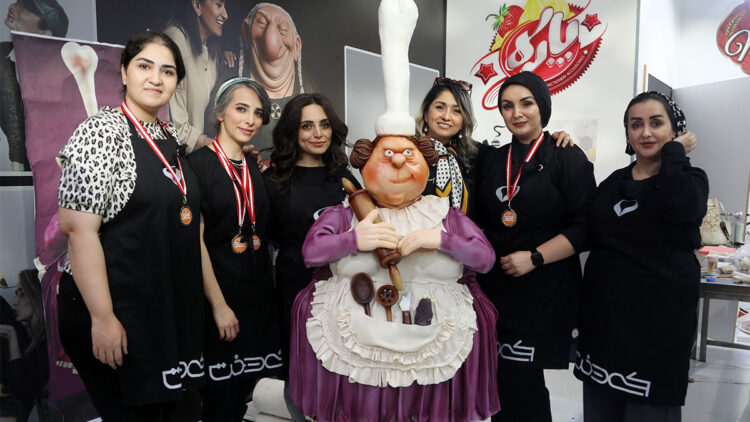 Şeker hamurundan 150 kiloluk aşçı kadın heykeli